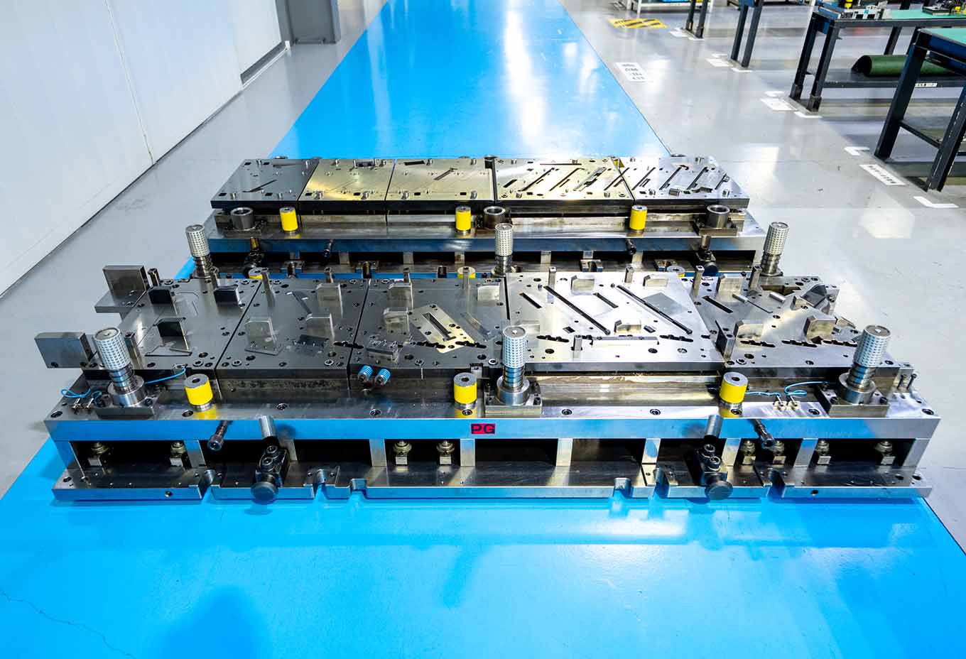 順送金型など大きな金型の製作も可能