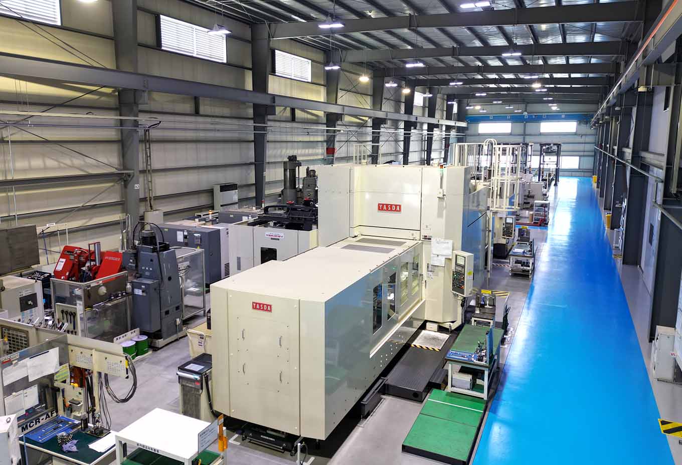 豊富な設備群による金型製作