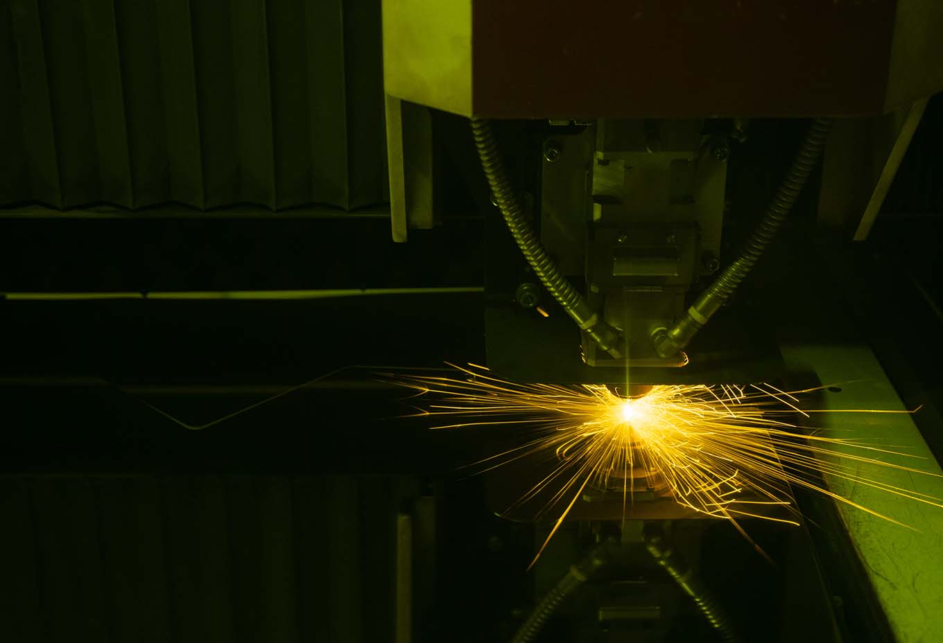 レーザー切断による型レス加工